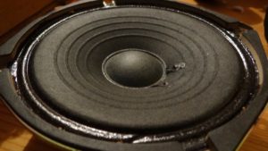 Low frequency range speaker