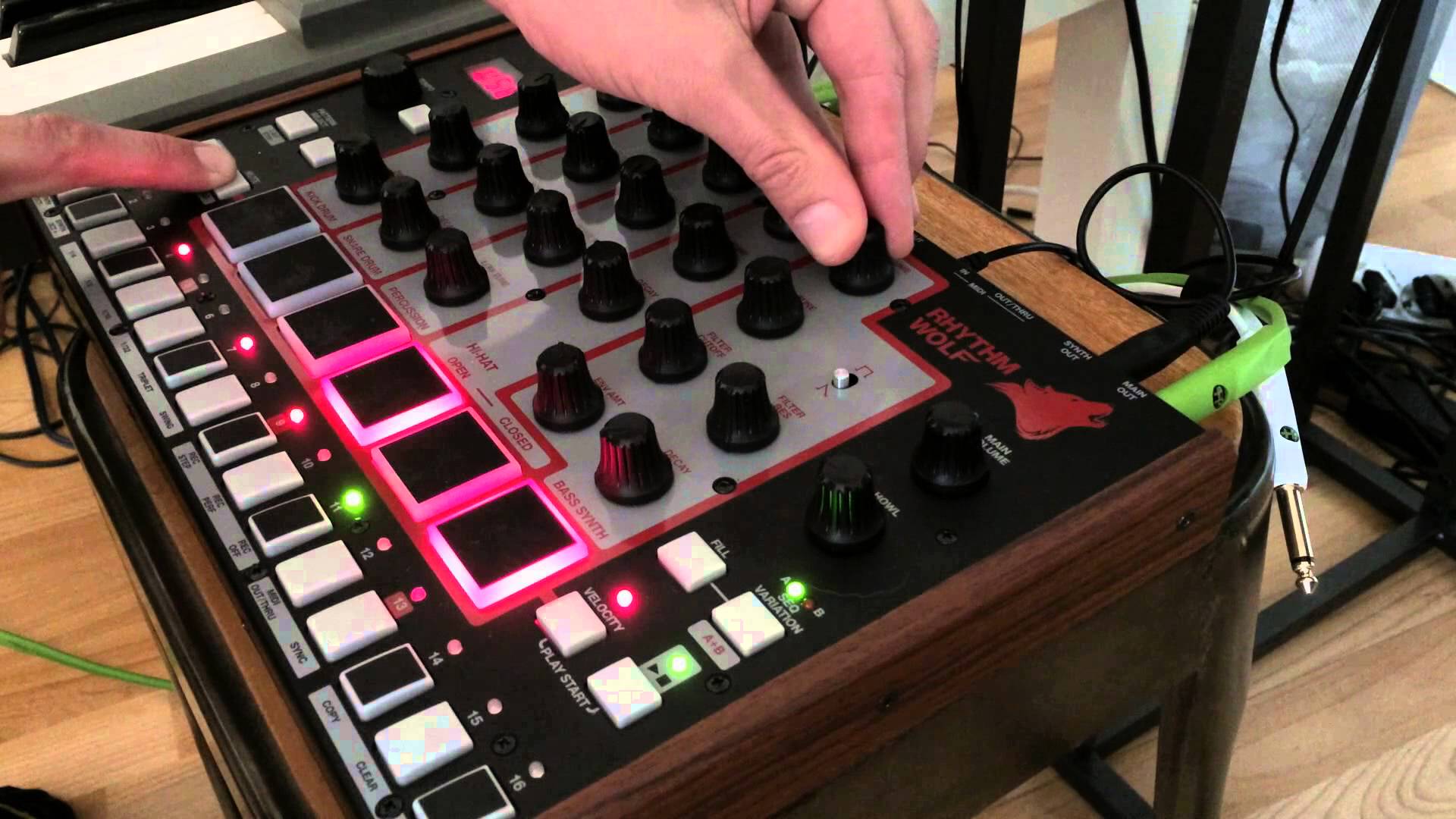 Akai Pro Rhythm Wolf (Demo) – YouTube